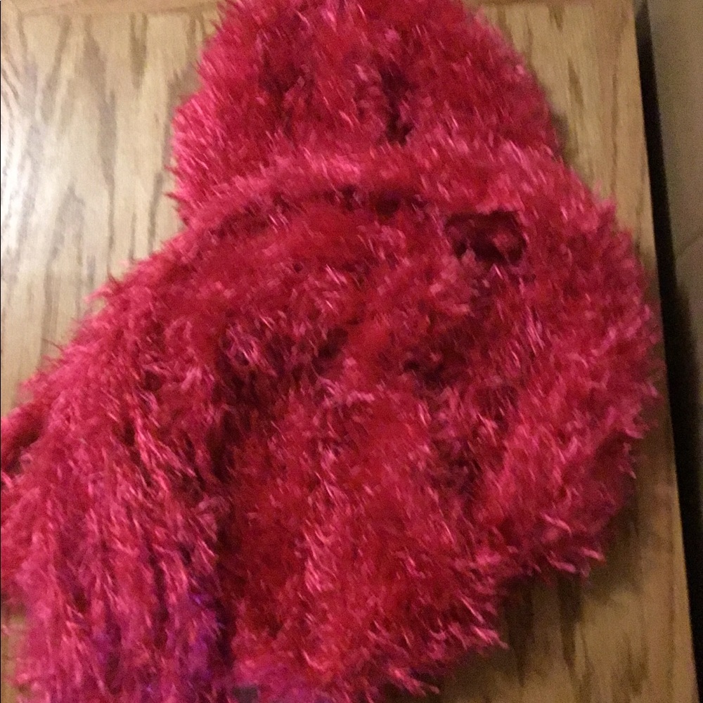 Girls pink fuzzy scarf 🌈 3/$10 - Picture 1 of 6